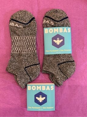 2 Pair Bombas- Unisex Ankle Socks in Heather Gray and Navy Accents